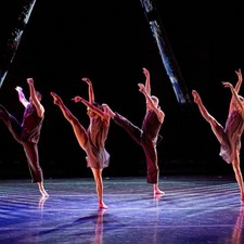 Koresh Dance Company / Foto: © Michael Pilla Koresh Dance Company