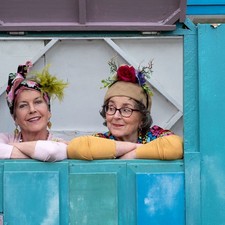 Alice Hoffmann & Bettina Koch / Foto: © Rosel Grassmann Alice Hoffmann & Bettina Koch